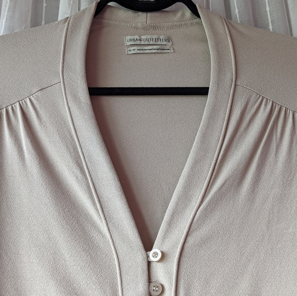 Button up/Tie/Plunged neck, crop top - Picture 5 of 6